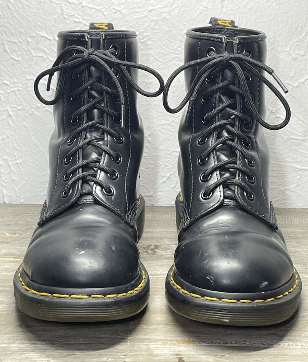 Dr Doc Martens 1460 Womens 7 Black Smooth Leather 8 Eye Combat Boots Punk Goth - Picture 6 of 16